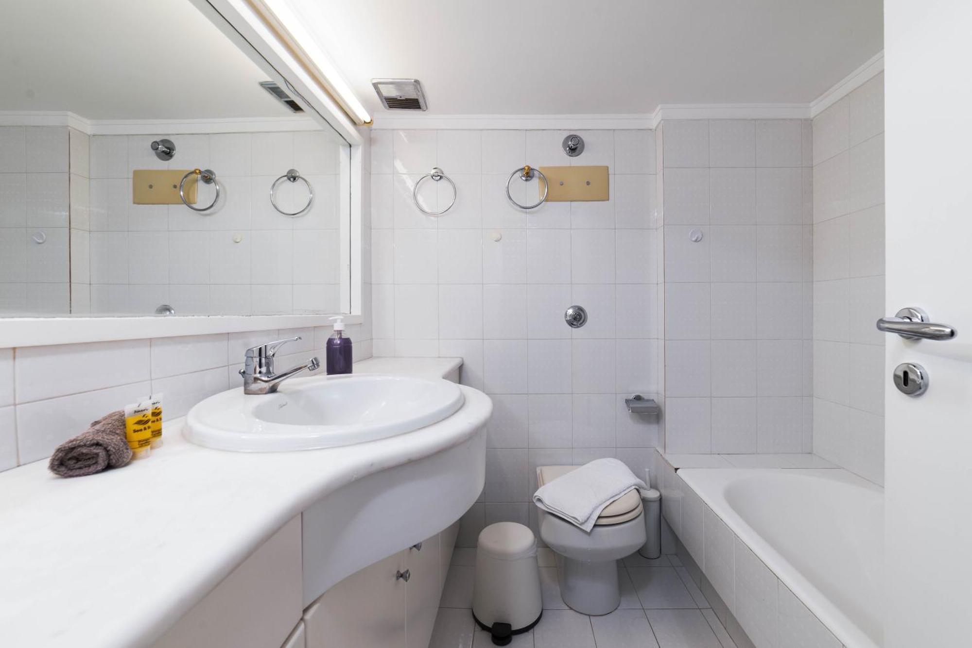Spacious Nest 2bd Next To Acropolis *